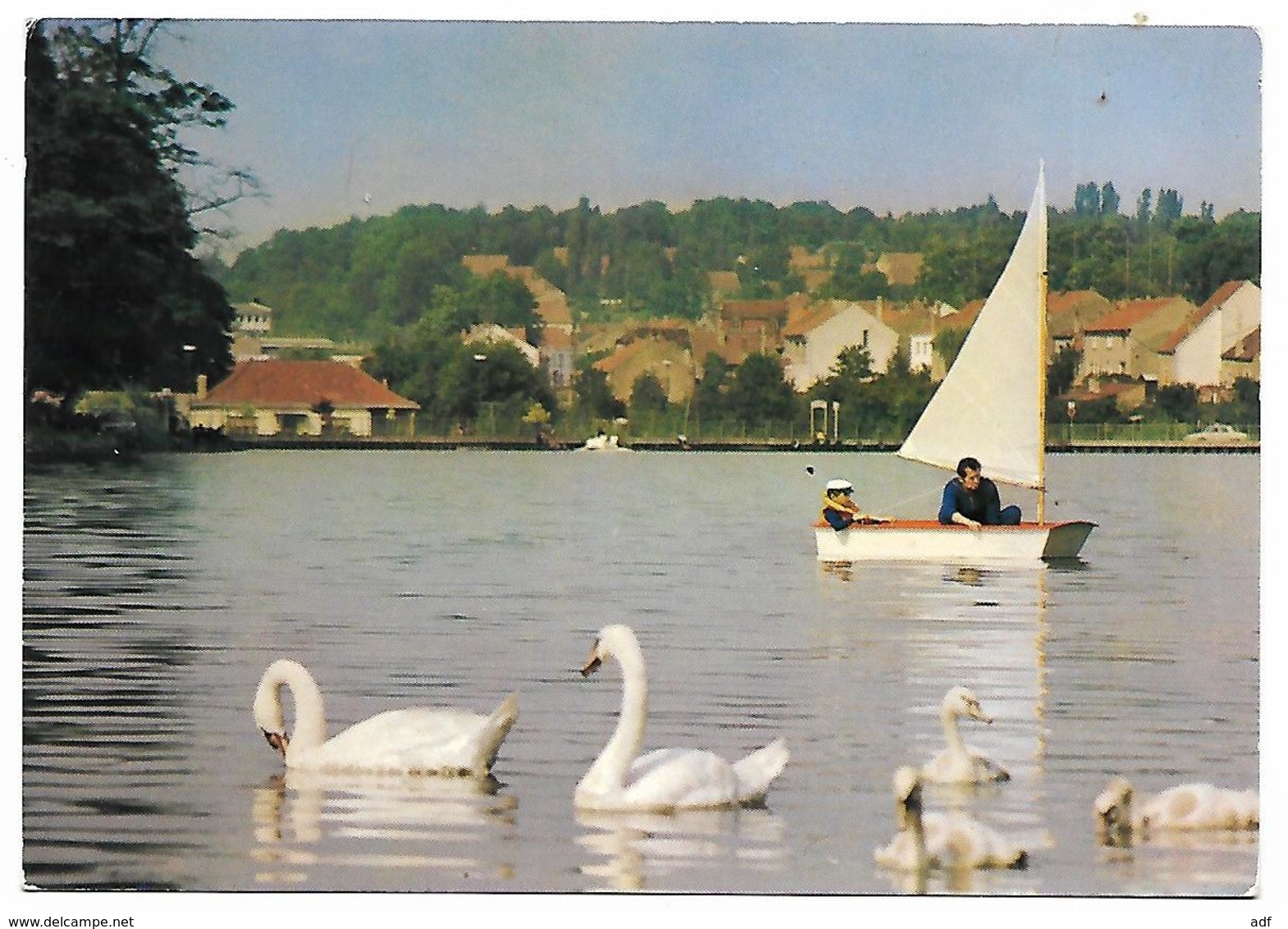 CP CREUTZWALD ANIMEE, LE PLAN D'EAU, VOILIER, CYGNES, MOSELLE 57 - Creutzwald