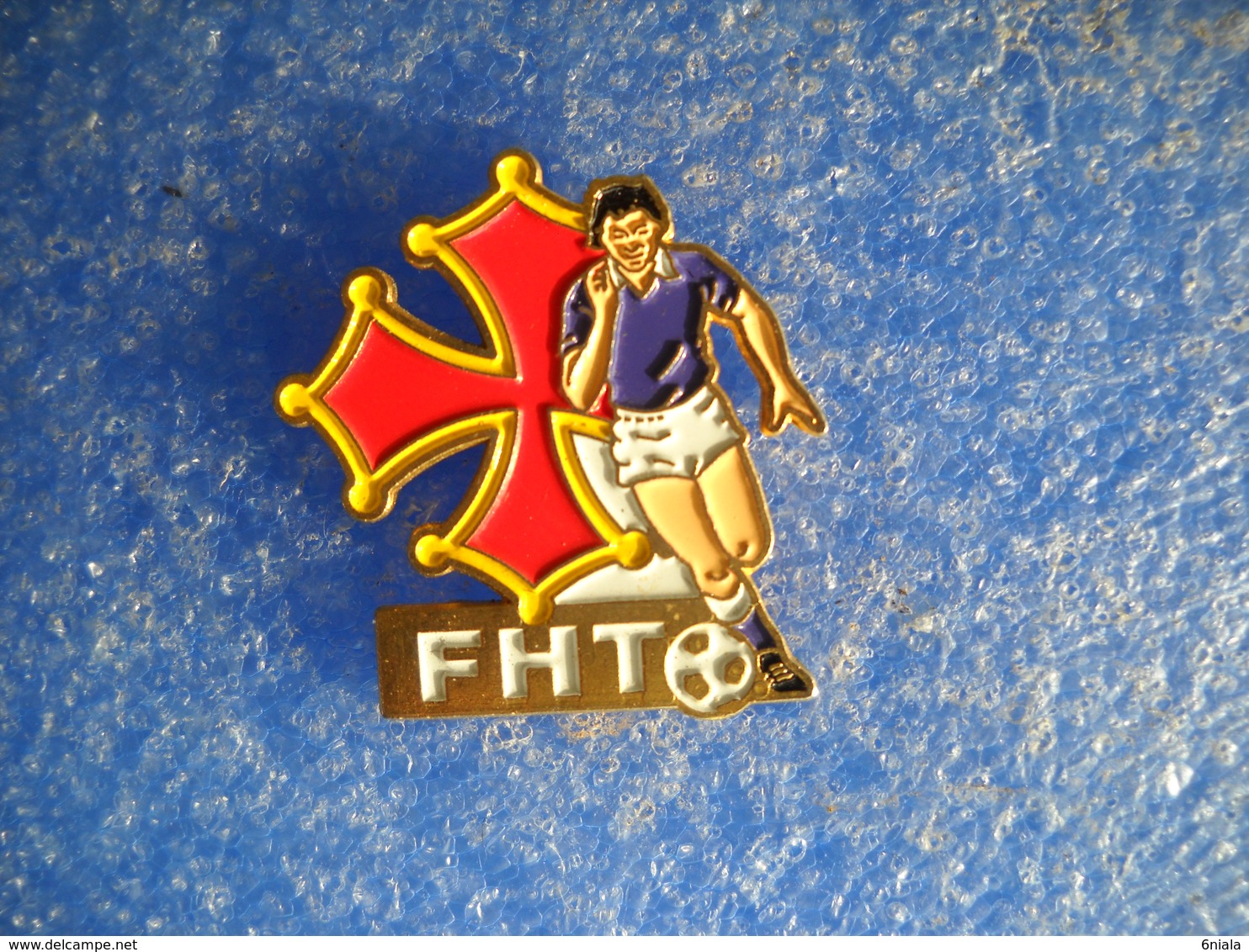 966     PINS  Pin's    F H T FOOT   FOOTBALL Croix Occitane - Football