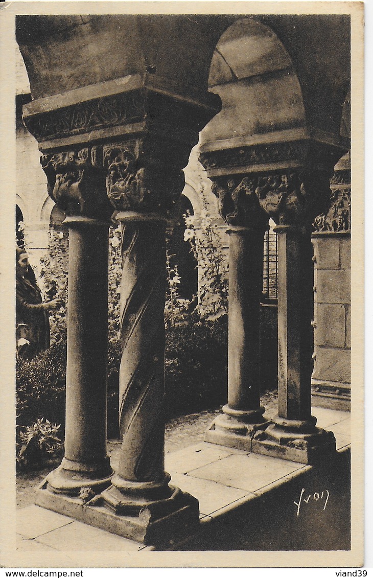 Elne - Cathédrale Sainte Eulalie, Colonnes Du Cloître  -  Collection La Douce France - Elne