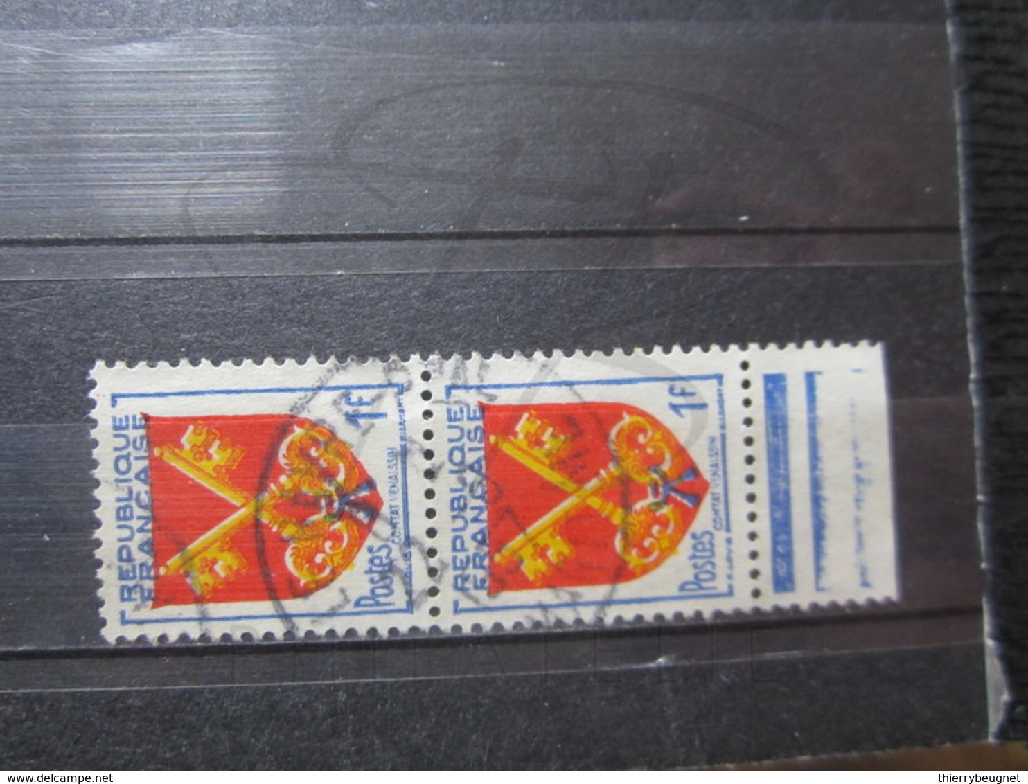 VEND BEAUX TIMBRES DE FRANCE N° 1047 EN PAIRE + BDF , COULEURS DECALEES !!! - Oblitérés