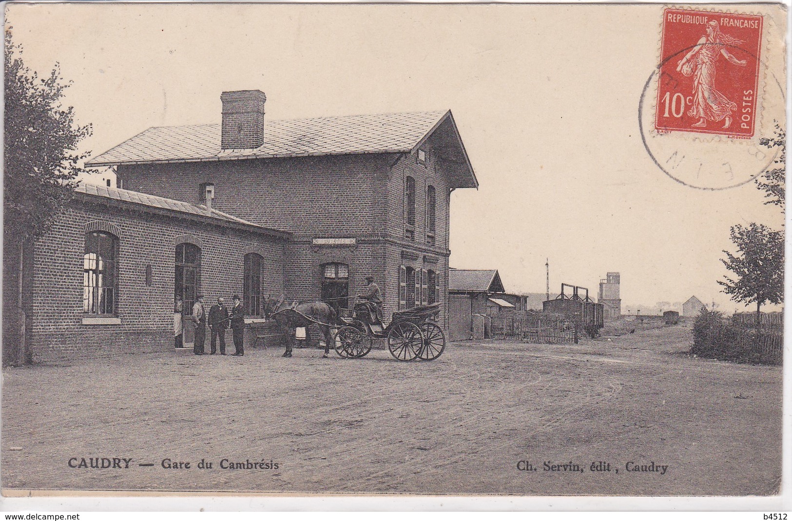 59 CAUDRY Gare Du Cambresis ,attelage Calèche Devant La Gare - Caudry