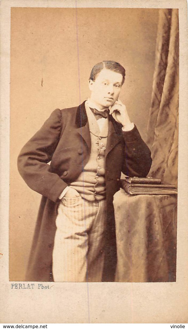 20-7955 : PHOTO CARTE DE VISITE  DE GASTON GUILHAUD PAR LE PHOTOGRAPHE PERLAT DE POITIERS DANS LA VIENNE - Personnes Identifiées