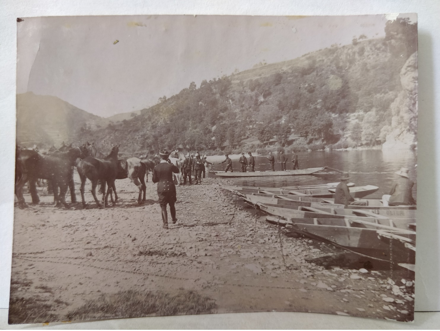 Loire. Le Pertuiset. Unieux. 1898. Militaires. Manœuvre Des Dragons.  11x8.5 Cm - Anciennes (Av. 1900)