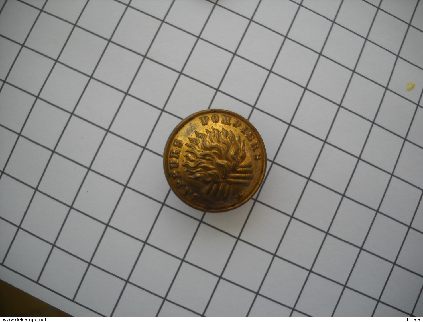 1235  Bouton Ancien  D'uniforme, Tenue Militaire, Vareuse,  SAPEURS POMPIERS - Buttons