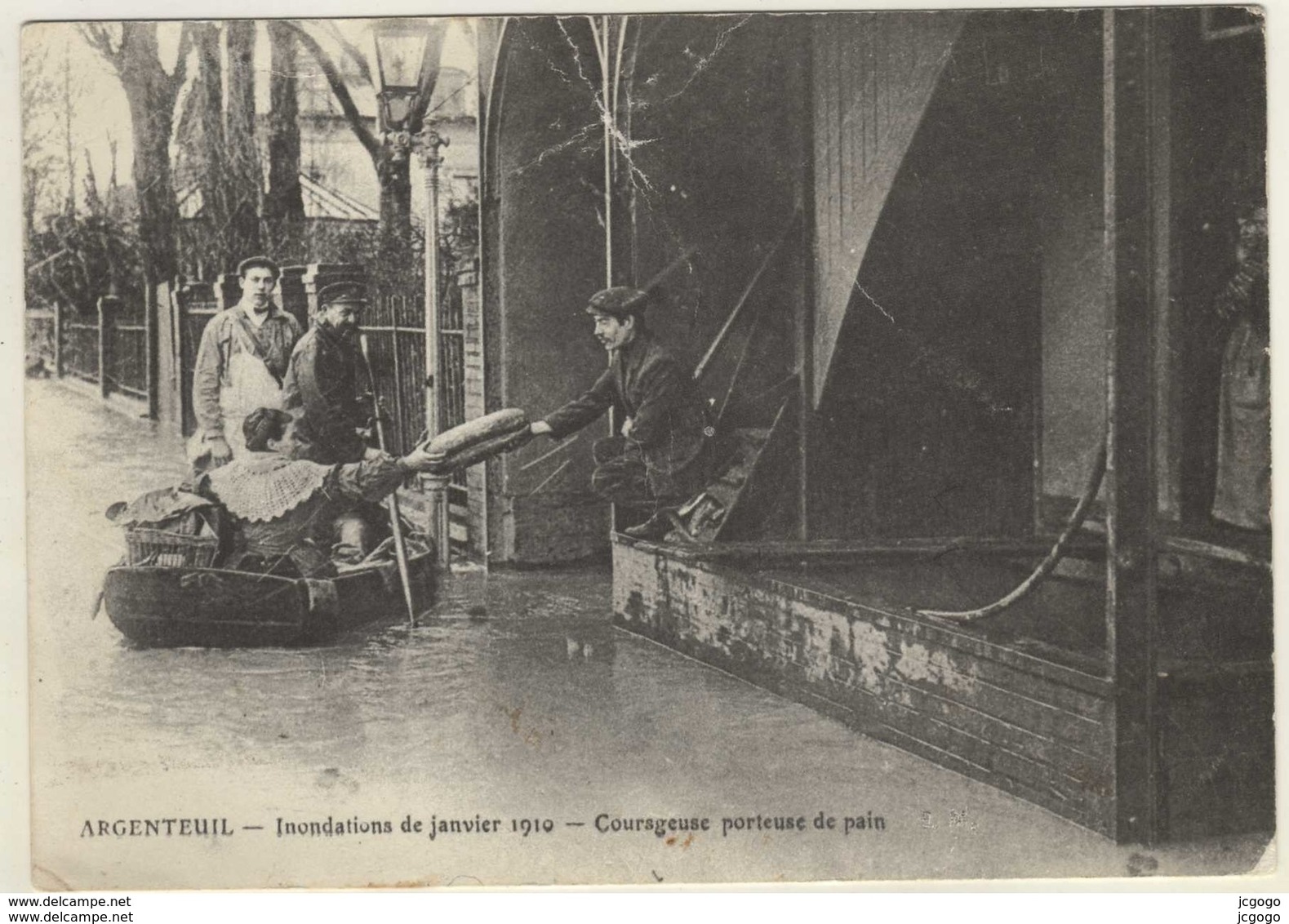 ARGENTEUIL - INONDATIONS DE JANVIER 1910 - COURAGEUSE PORTEUSE DE PAIN - - Argenteuil