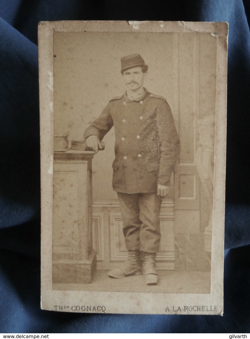 Photo CDV Thle. Cognacq à La Rochelle - Militaire, Garde Mobile En Pied, Guerre 1870-71 L503B - Anciennes (Av. 1900)