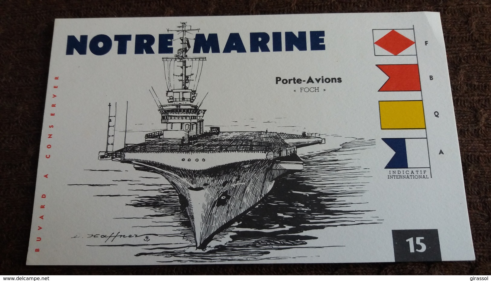 BUVARD NOTRE MARINE ANCRTE PORTE AVIONS FOCH 15 DESSIN HAFFNER  DRAPEAUX  INDICATIF INTERNATIONAL FORMAT 13 PAR 21 CM - Transporte