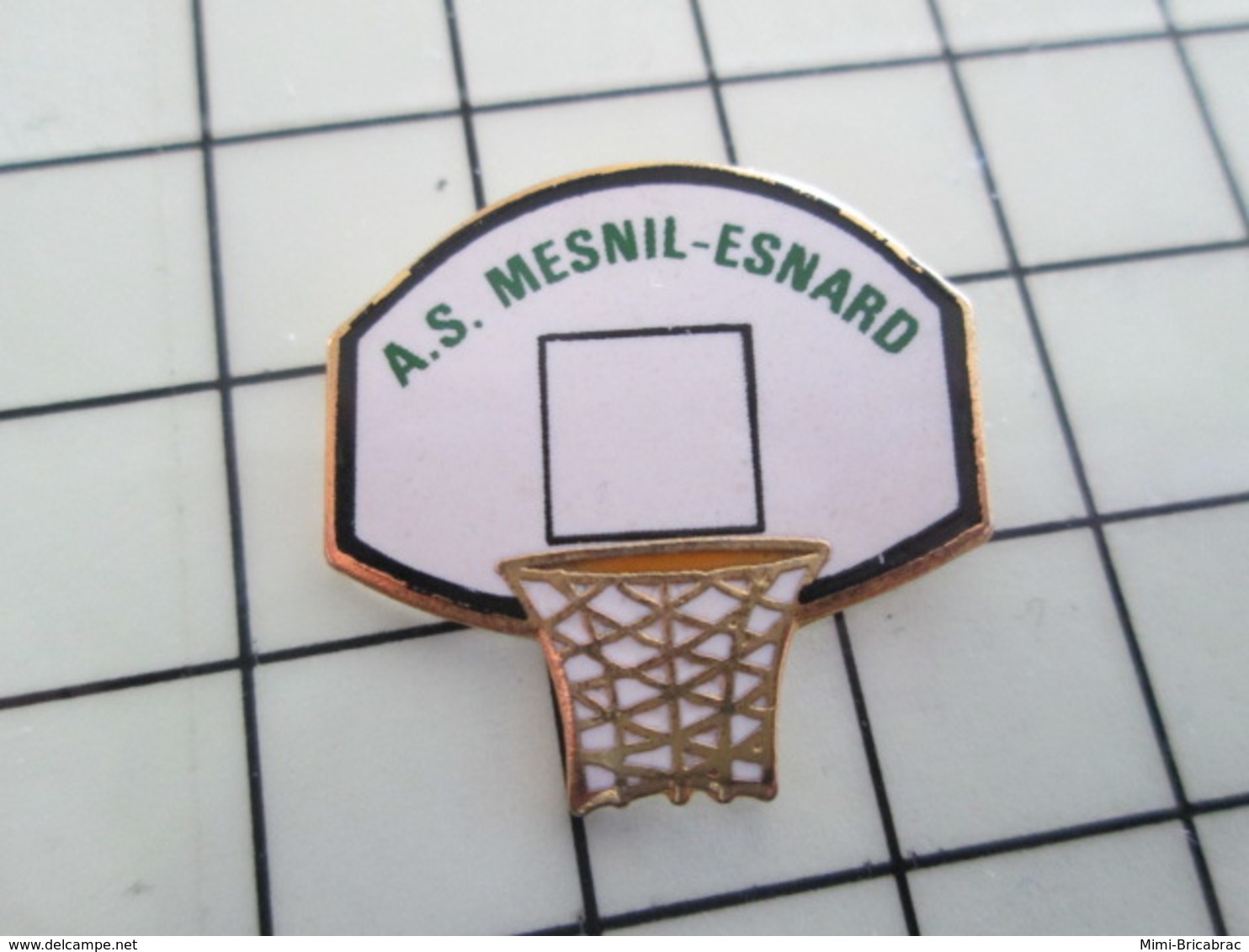 1120 Pin's Pins / Beau Et Rare / THEME : SPORTS / BASKET-BALL PANIER CLUB A.S. MESNIL-ESNARD - Basketball