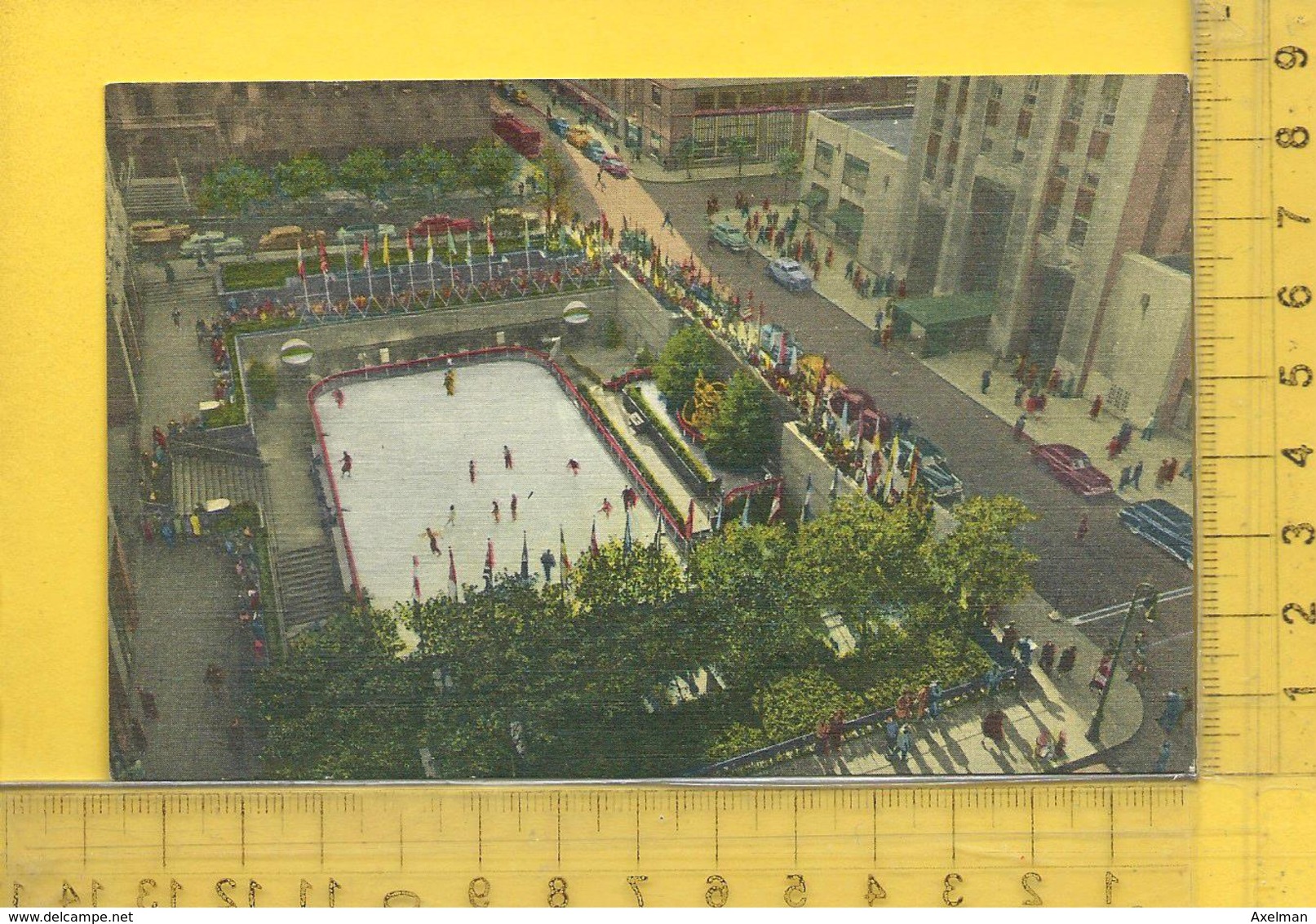 CPM  ETATS UNIS, NEW YORK CITY : Rockefeller Plaza Outdoor Ice Skating Rink - Places & Squares