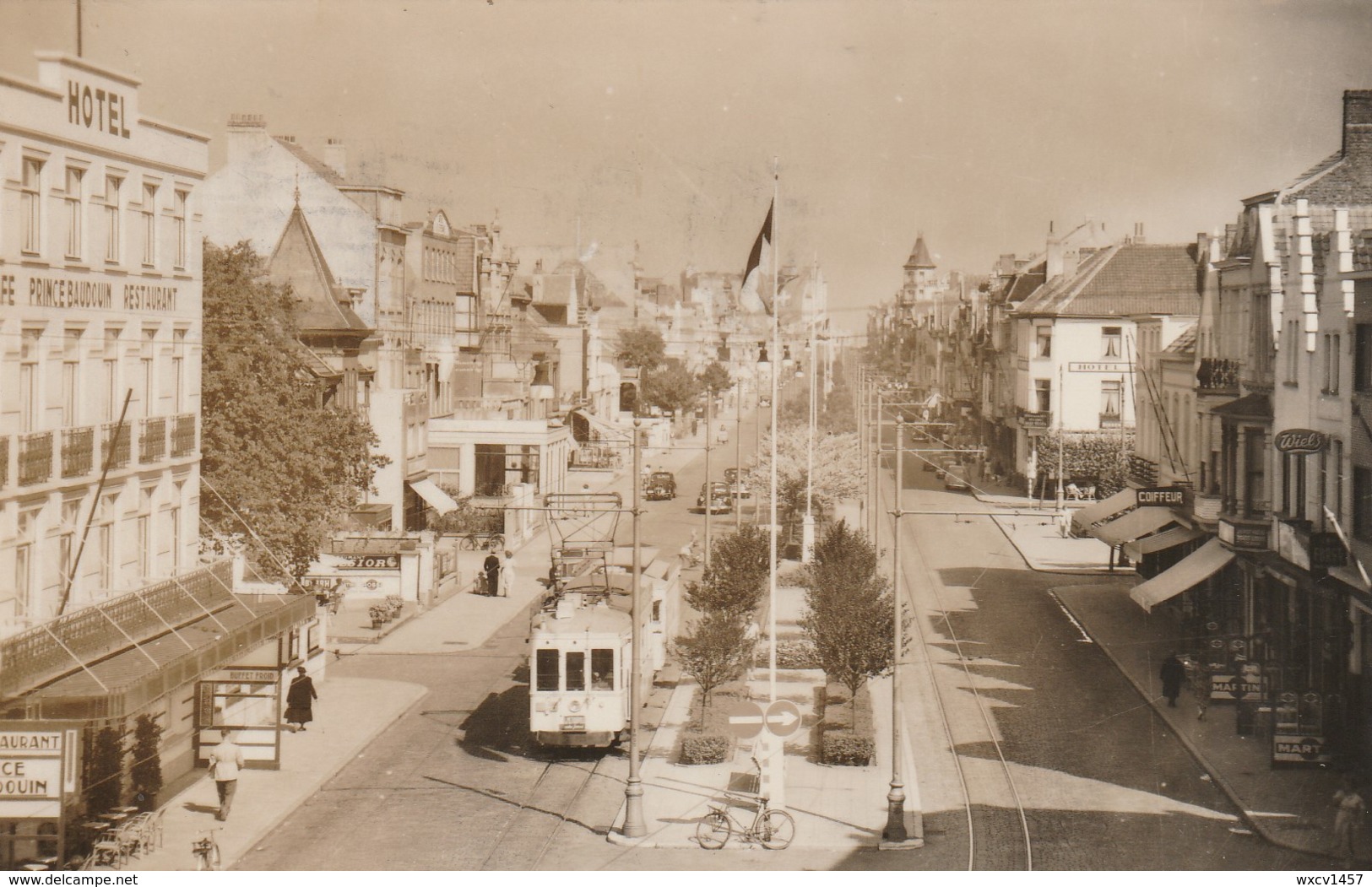 Knocke-sur-Mer , Knokke , Avenue Lippens - Lippenslaan ,( Tram  ) N° 556 - Knokke