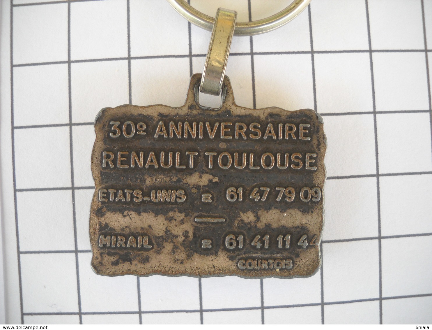 1054 Porte Clefs  RENAULT 30e Anniversaire Toulouse Avenue états Unis  Mirail 31   Tacot 1902        Automobile - Schlüsselanhänger