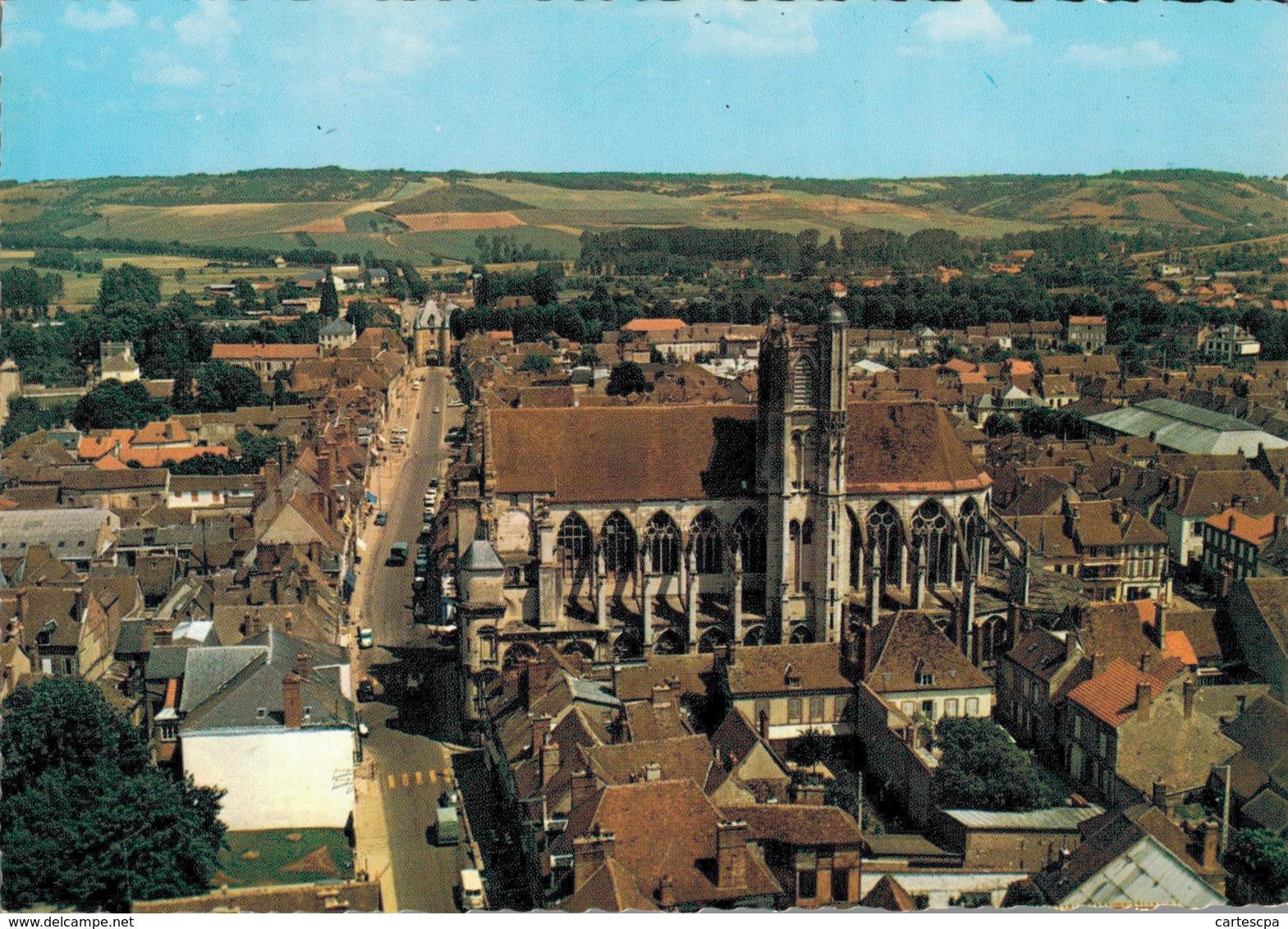 Villeneuve Sur Yonne Notre Dame La Rue Carnot La Porte De Sens      CPM Ou CPSM - Villeneuve-sur-Yonne