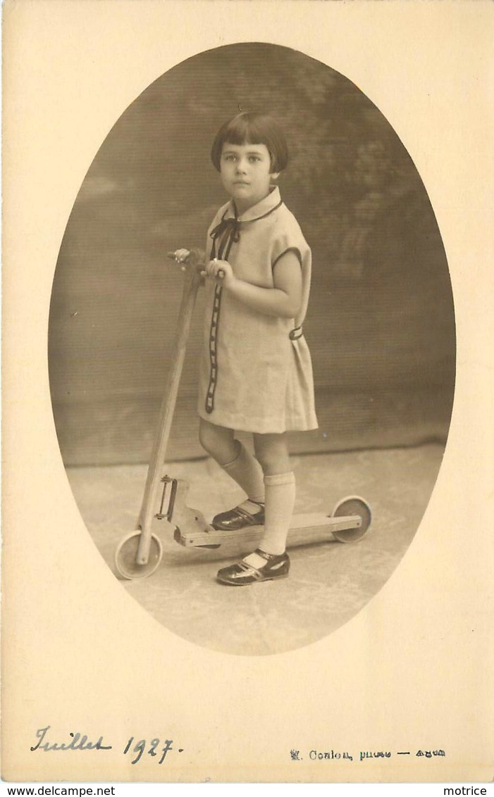 PETITE FILLE Et Trottinette.(carte Photo). - Games & Toys