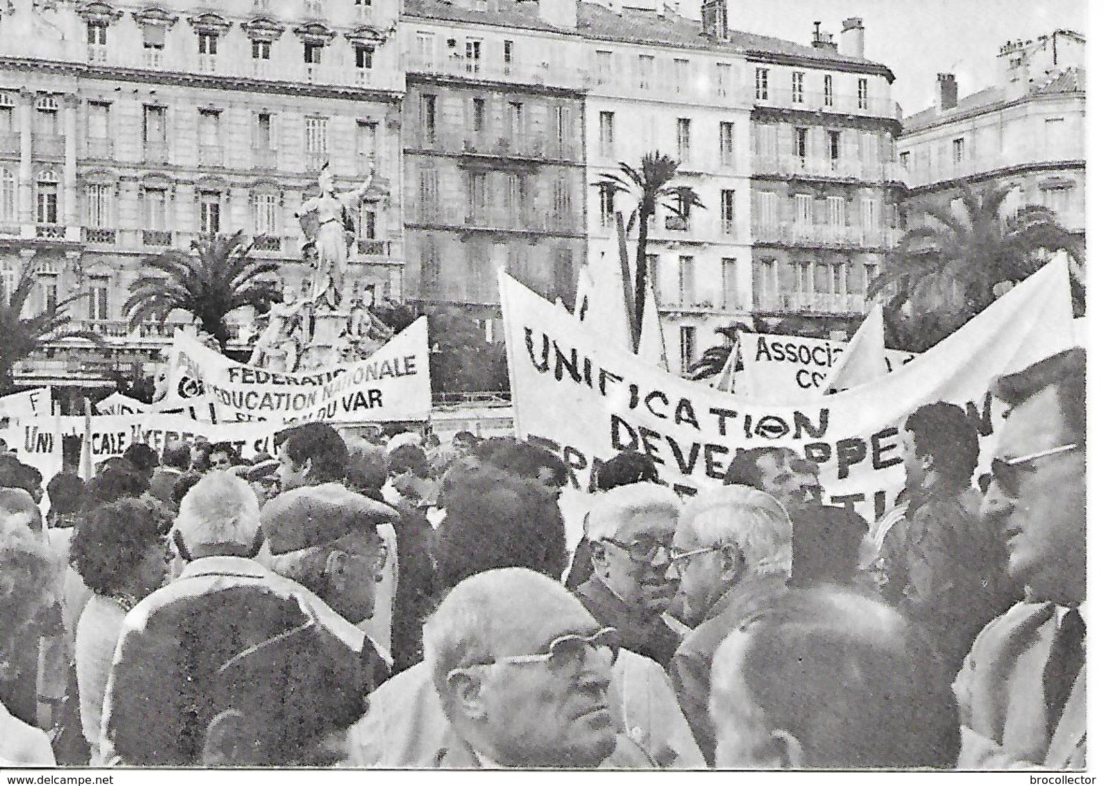 TOULON ( 83 ) - Manifestation Place De La Libération , Pour L'Enseignement Laïque Du 25 Avril 1984 ( C.P.M.  , Gd - Ft ) - Demonstrations