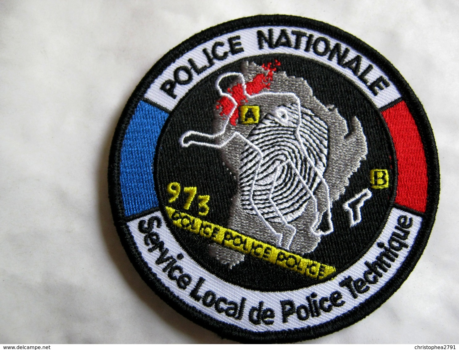 ECUSSON DE LA POLICE NATIONALE SLPT DU 973 CAYENNE GUYANE (VARIANTE 90MM) SUR VELCROS ETAT EXCELLENT - Polizei