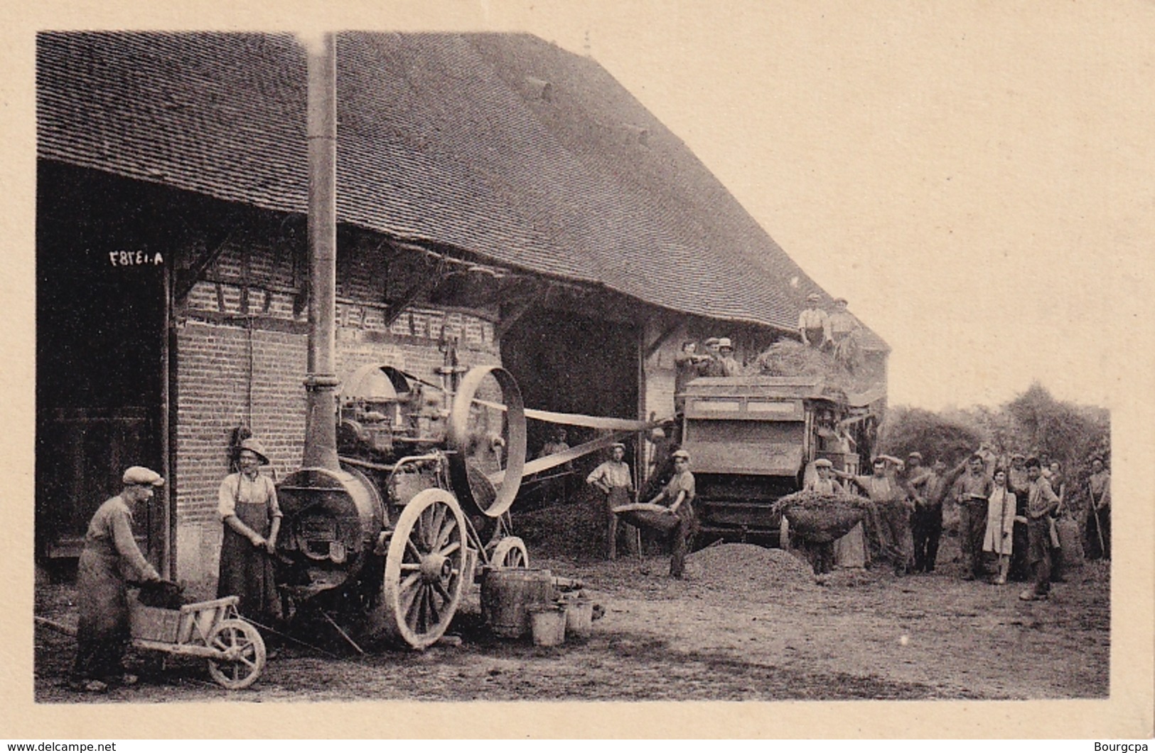 La Chapelle St Sauveur Une Ferme Le Battage - Other & Unclassified