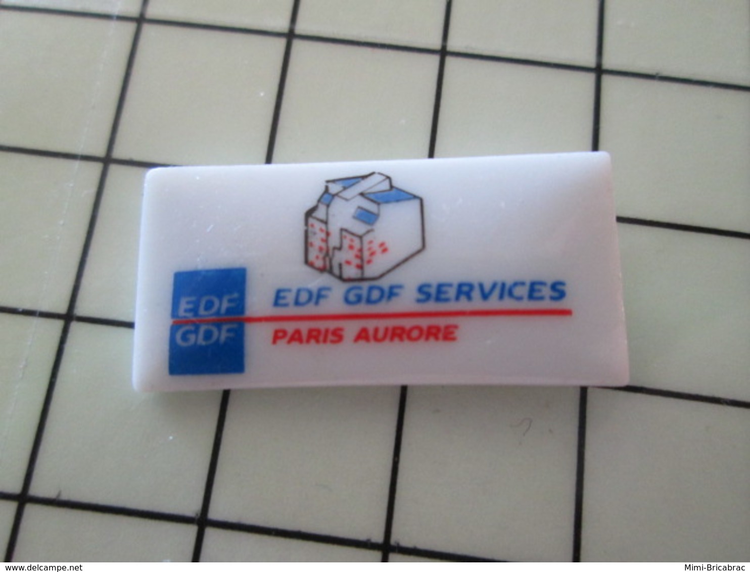 115A Pin's Pins / Beau Et Rare / THEME : EDF GDF  / Céramique Ou Porcelaine Limoges SERVICES PARIS AURORE - EDF GDF