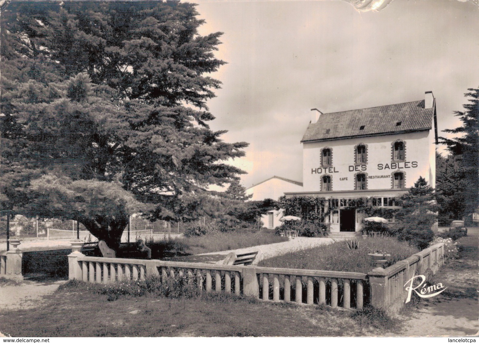 29 - FORET DE FOUESNANT - KERLEVEN / L'HOTEL DES SABLES - Fouesnant