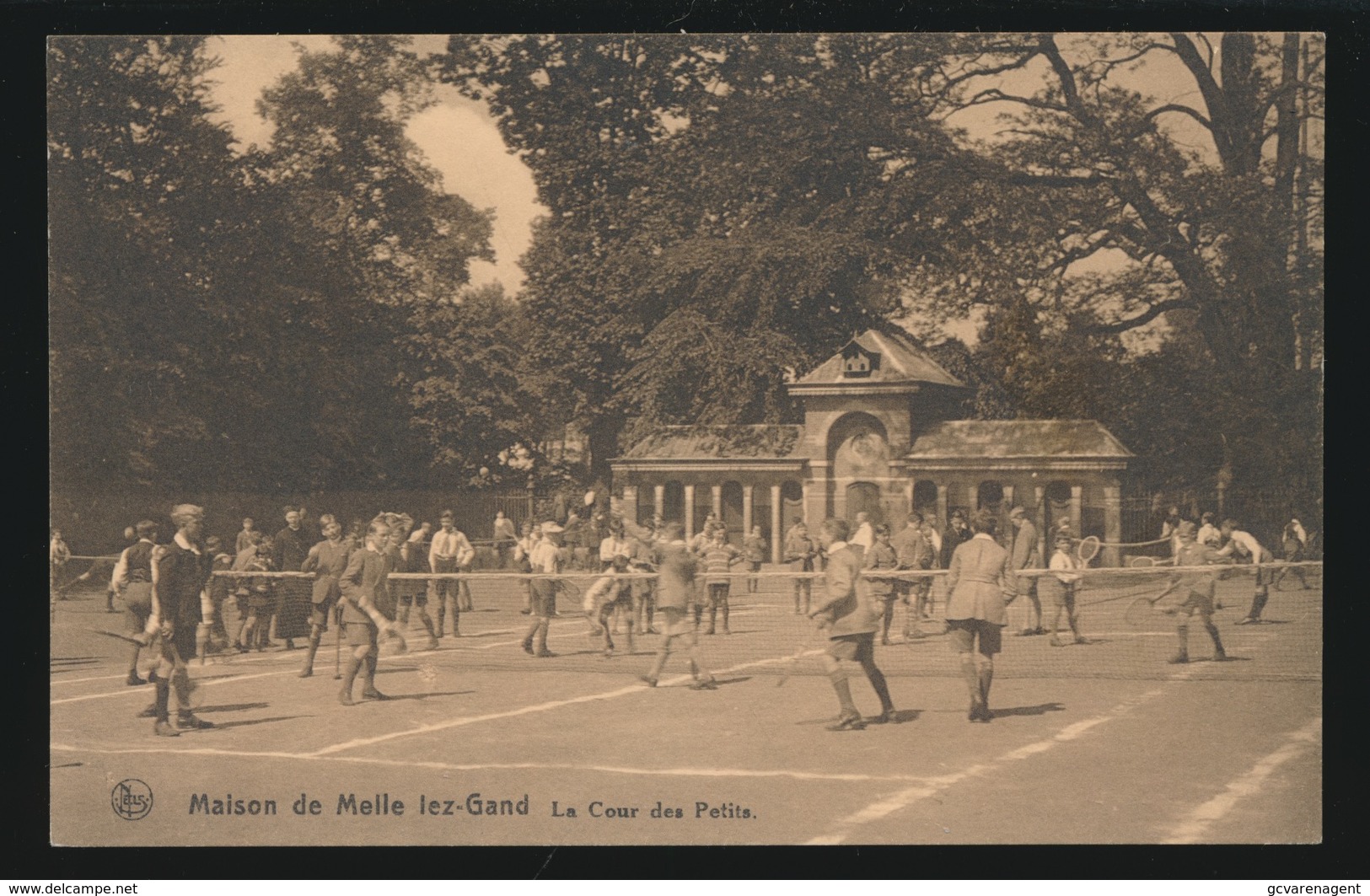 MELLE  MAISON DE MELLE LEZ GAND  LA COUR DES PETITS - Melle