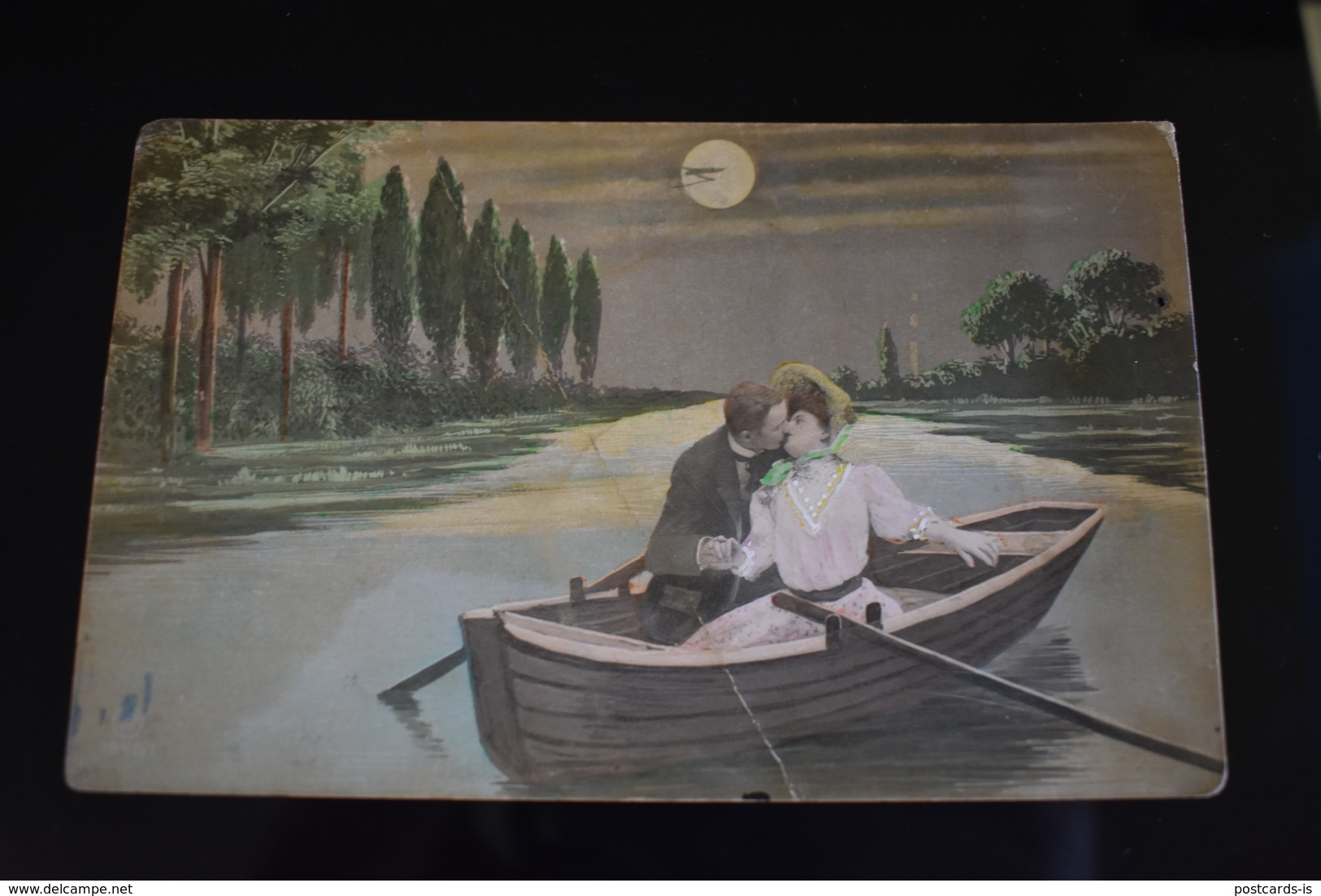 B766 Couple Gallant Love Romantic Kiss Boat - Coppie