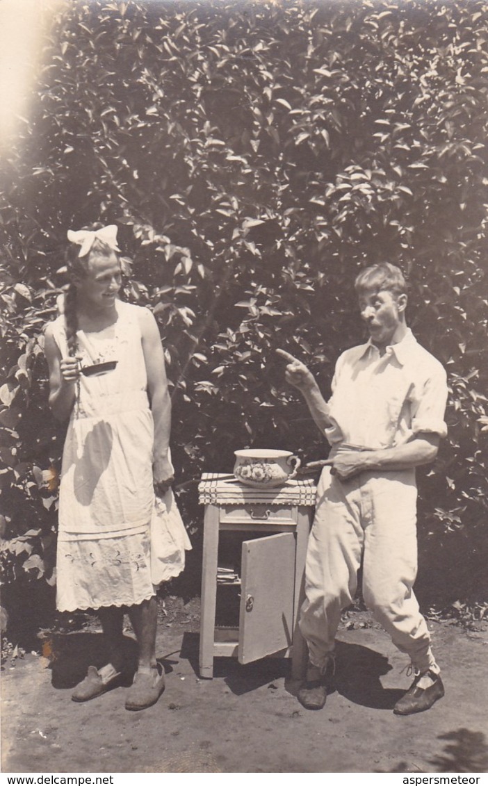 COUPLE, DEUX HOMMES, HUMOUR HUMOR. SCHEIDEGG, ALLEMAGNE PHOTO POSTALE CIRCA 1910's NON CIRCULEE, RARE -LILHU - Landau