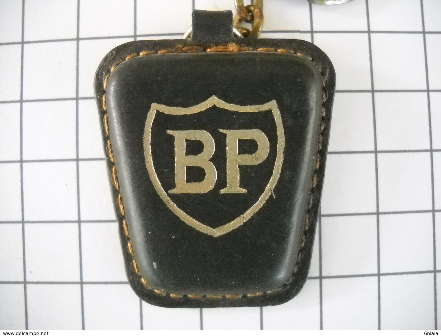 1119   Porte Clefs BP  Cuir                            Station Automobile - Key-rings