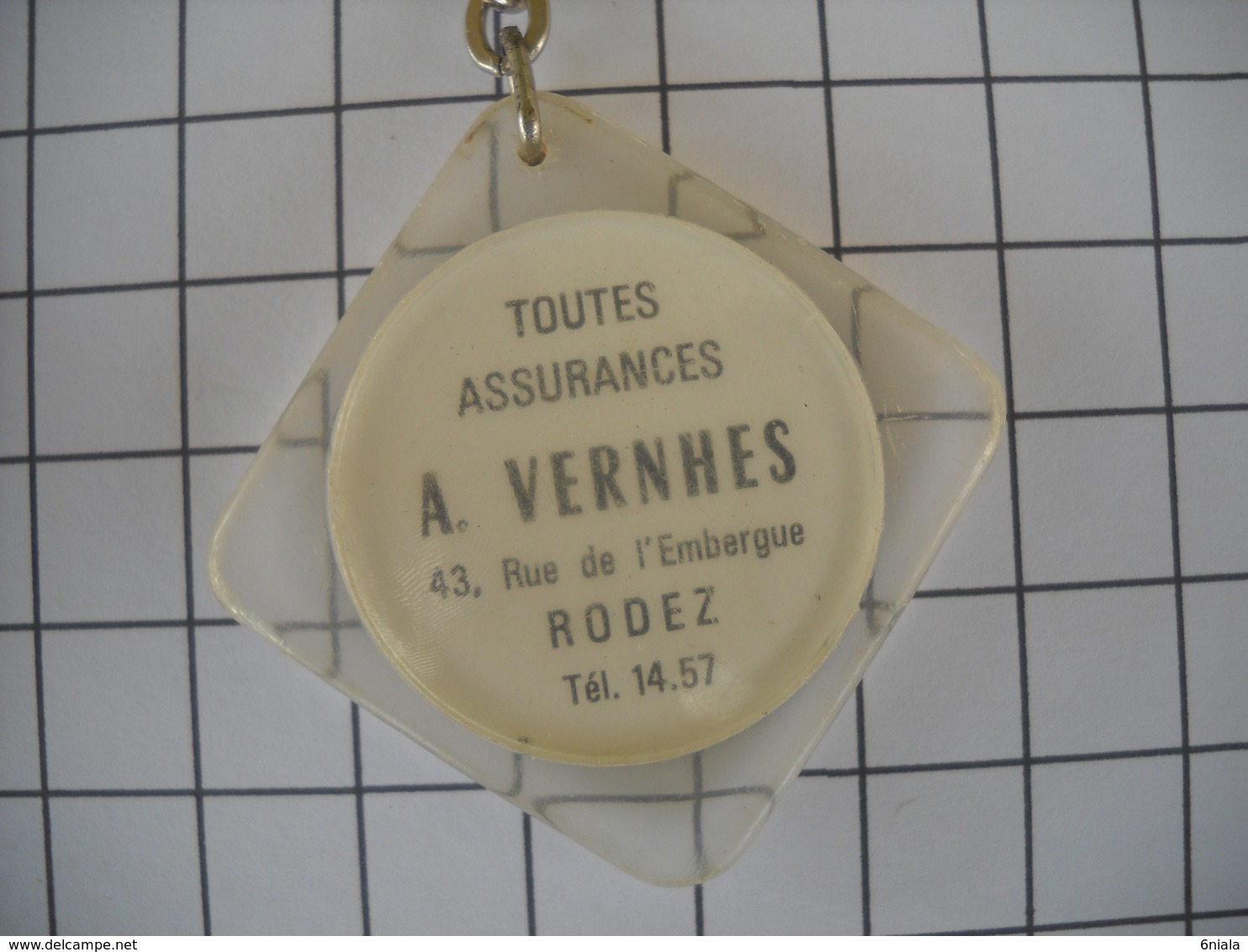 1127   Porte Clefs  A. VERNHES Toutes Assurances 43 Rue De L'embergue 12 Rodez         Tacot Au Verso - Porte-clefs