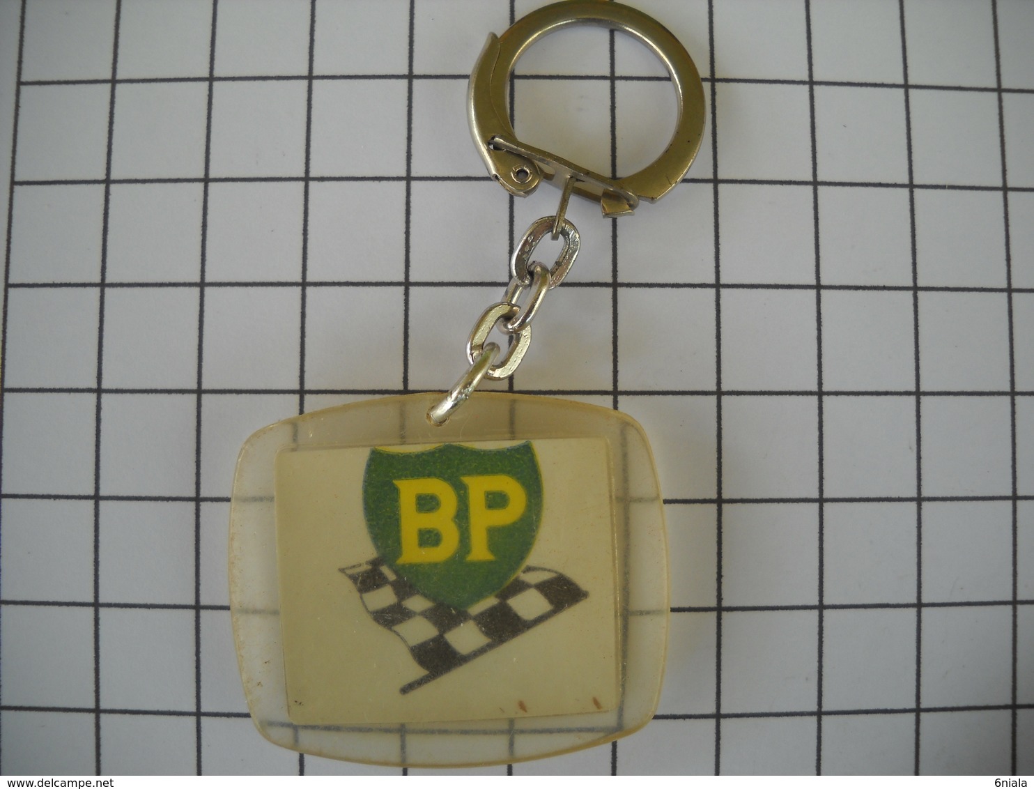 1086 Porte Clefs BP  Drapeau à Damier    Automobiles Station Huile - Key-rings