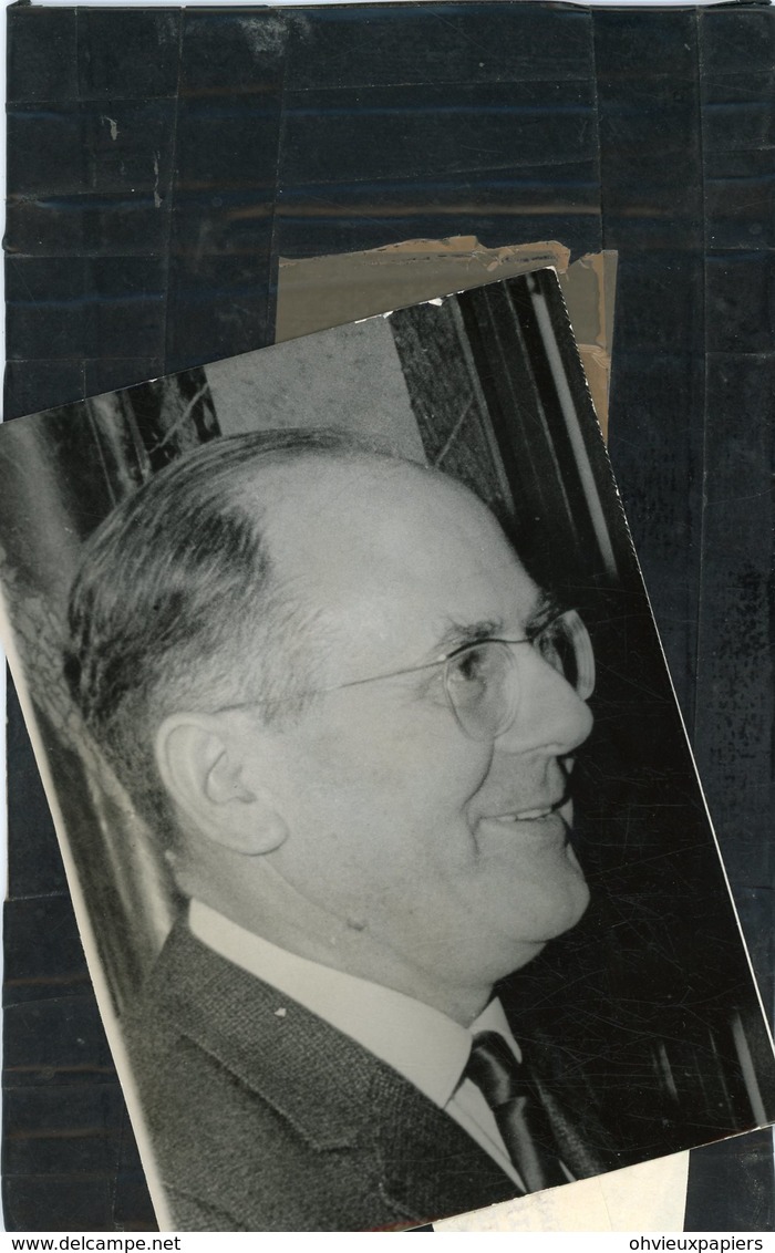 Photo De Presse / VICTOR DIMITRIU  Ambassadeur De Le République Populaire De ROUMANIE  Demande Asile à La France En 1970 - Persone Identificate