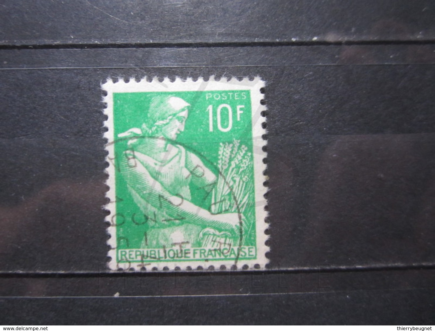 VEND BEAU TIMBRE DE FRANCE N° 1115A , OBLITERATION " PAU " !!! - 1957-1959 Mietitrice