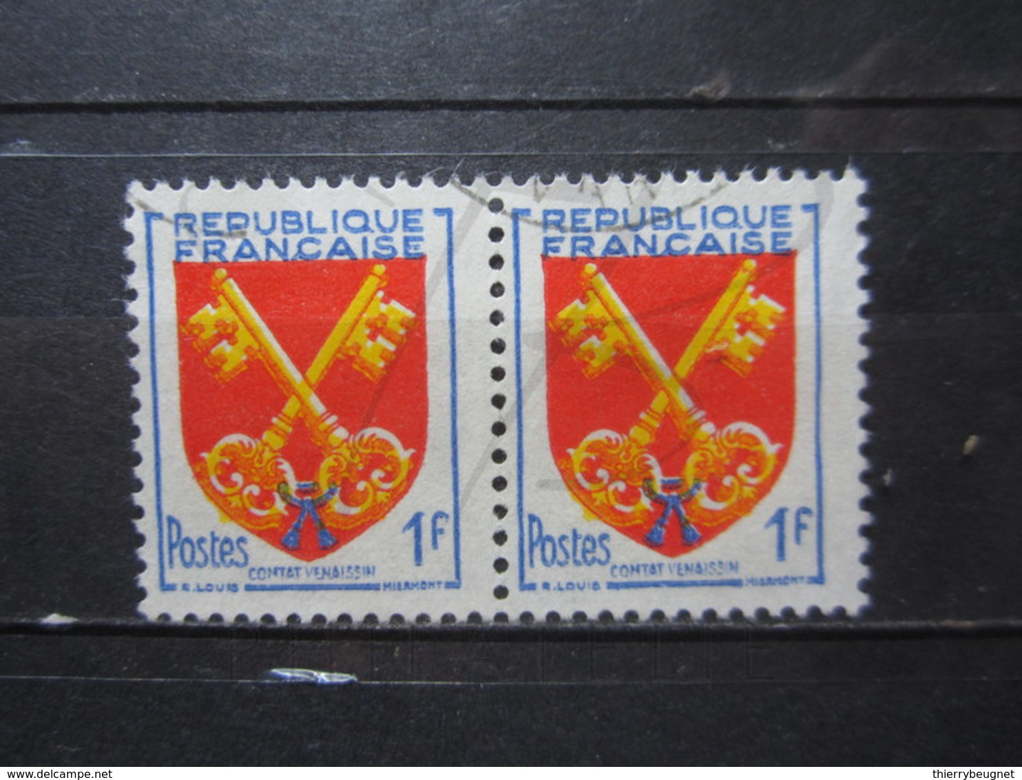 VEND BEAUX TIMBRES DE FRANCE N° 1047 EN PAIRE , COULEURS DECALEES !!! (b) - Used Stamps