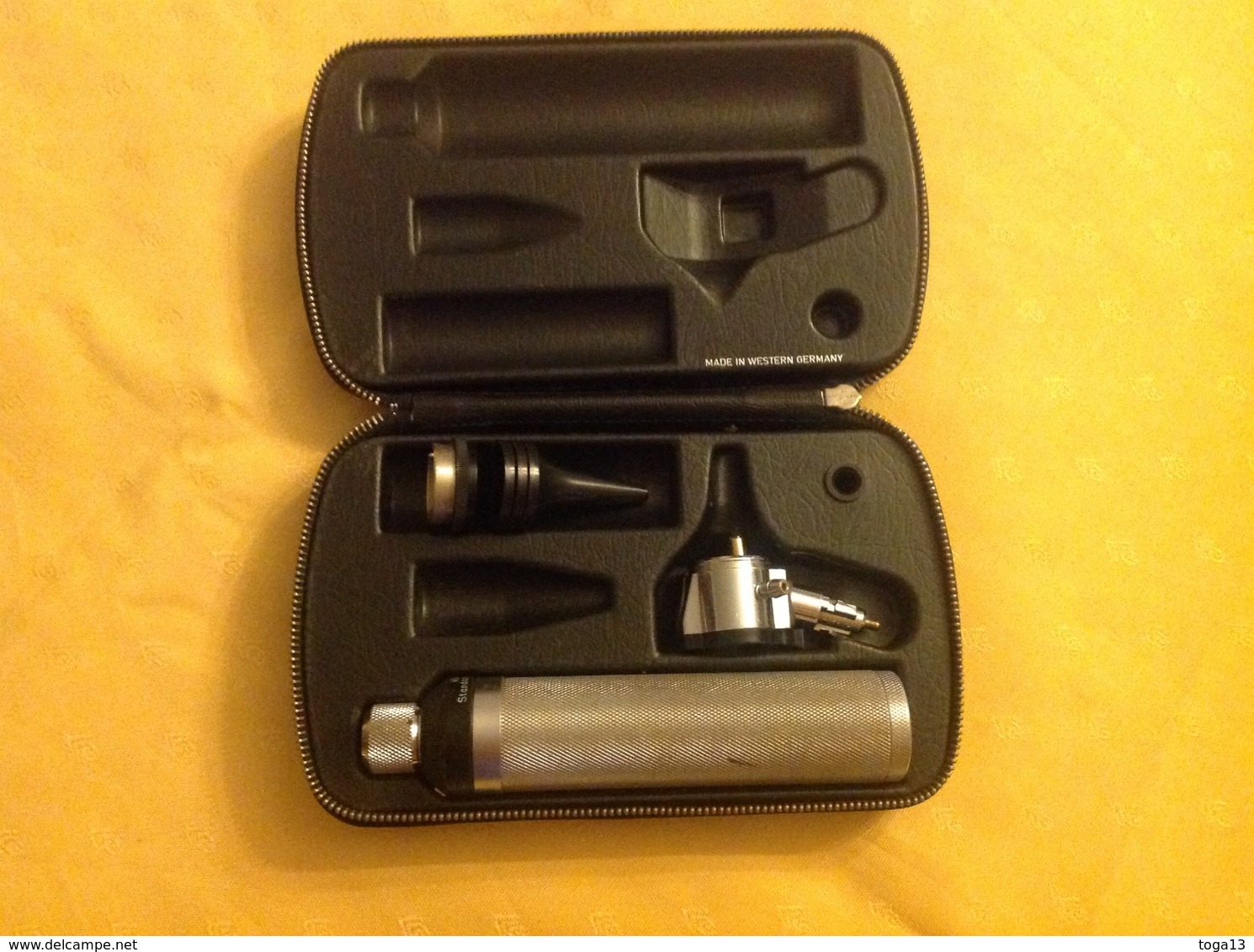 OTOSCOPE HEINE DANS SA TROUSSE - Equipo Dental Y Médica