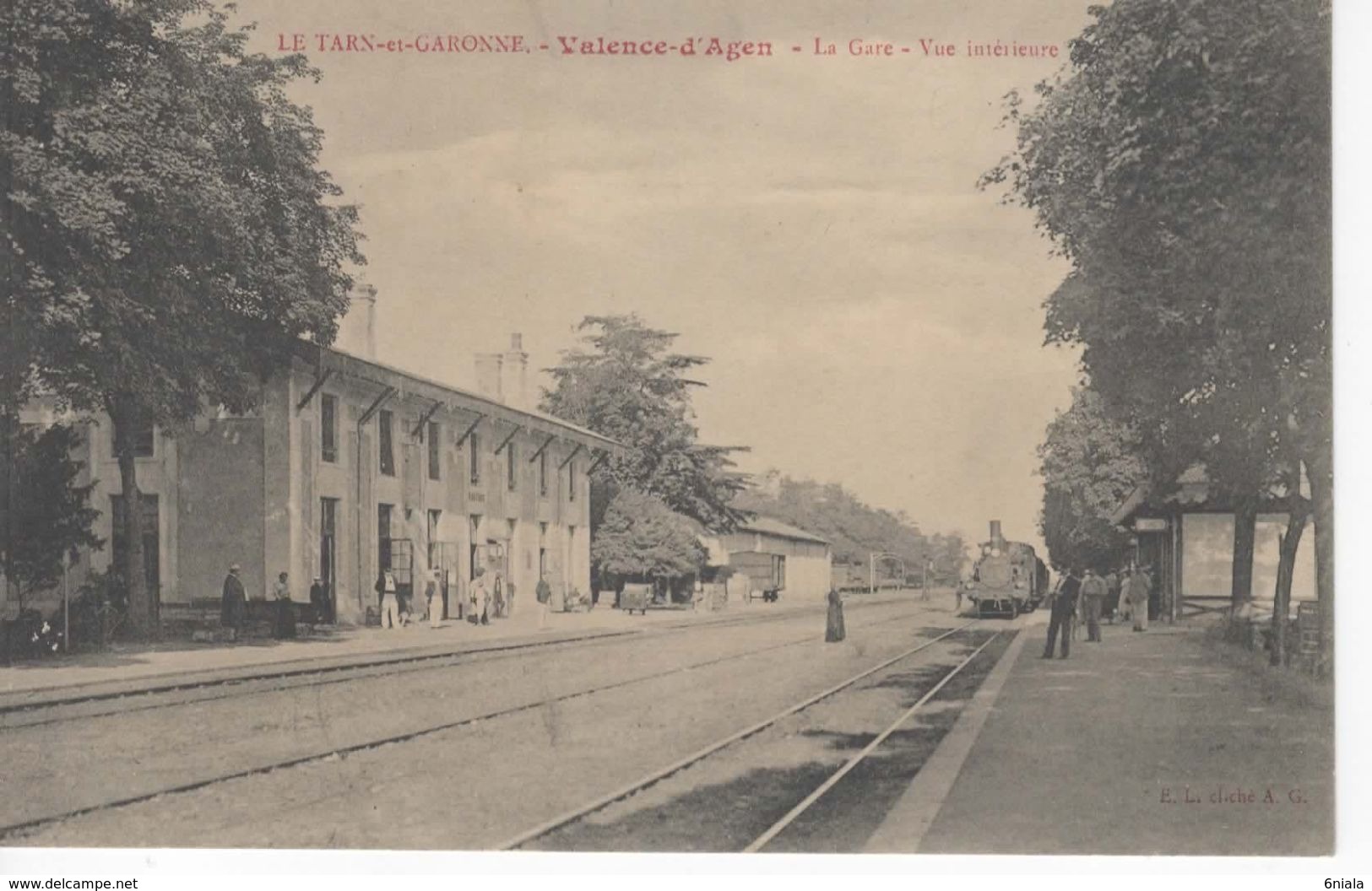 694 82  VALENCE D'AGEN  LA GARE  Vue Intérieure     Train, Locomotive, Personnes, Animation, Wagons Tarn Et Garonne - Valence
