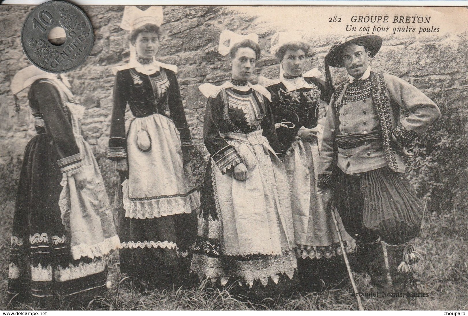 29 - Carte Postale Ancienne En Bretagne    Groupe Breton    Un Coq Pour Quatre Poules - Personnages