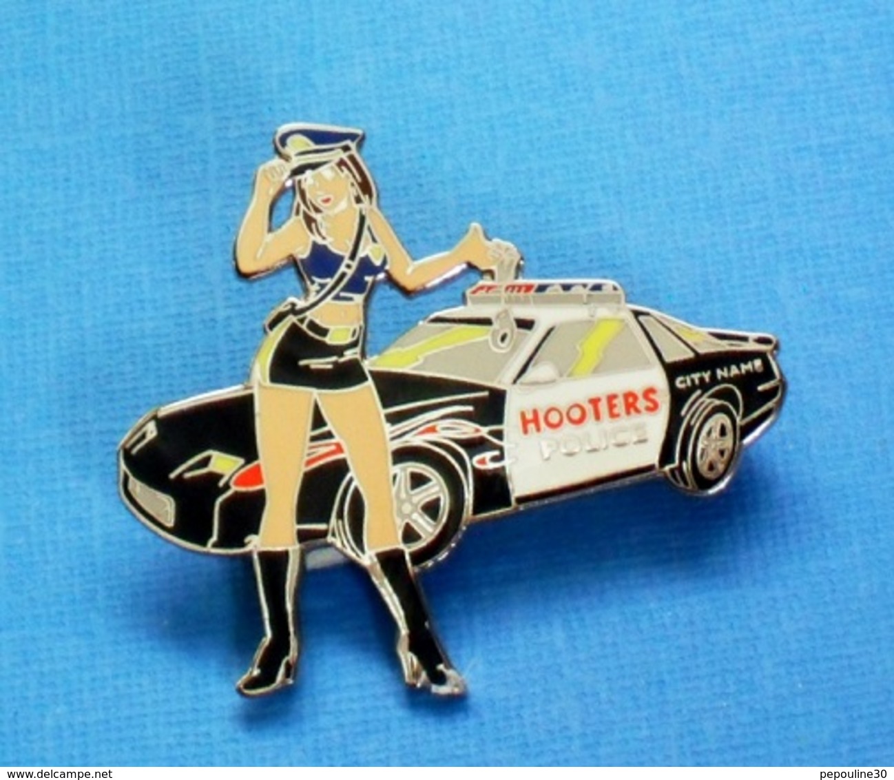 1 PIN'S //  ** PIN-UP / HOOTERS® POLICE ** . (Hooters®HI Limited Partnership™ Pin USA) - Pin-ups