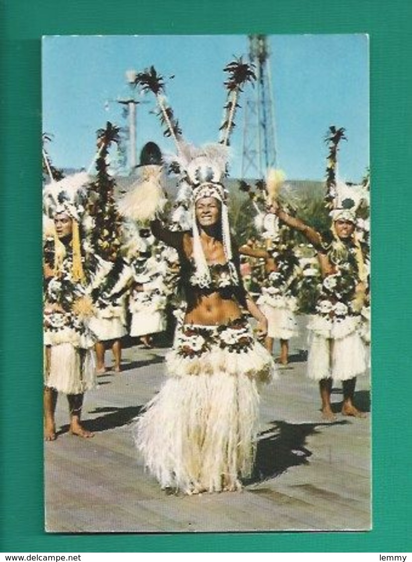 OCÉANIE -  TAHITI - LES FÊTES DE JUILLET 1970 - DANSEUSES ET DANSEURS DU GROUPE VAINQUEUR TAMAEVA - Tahiti