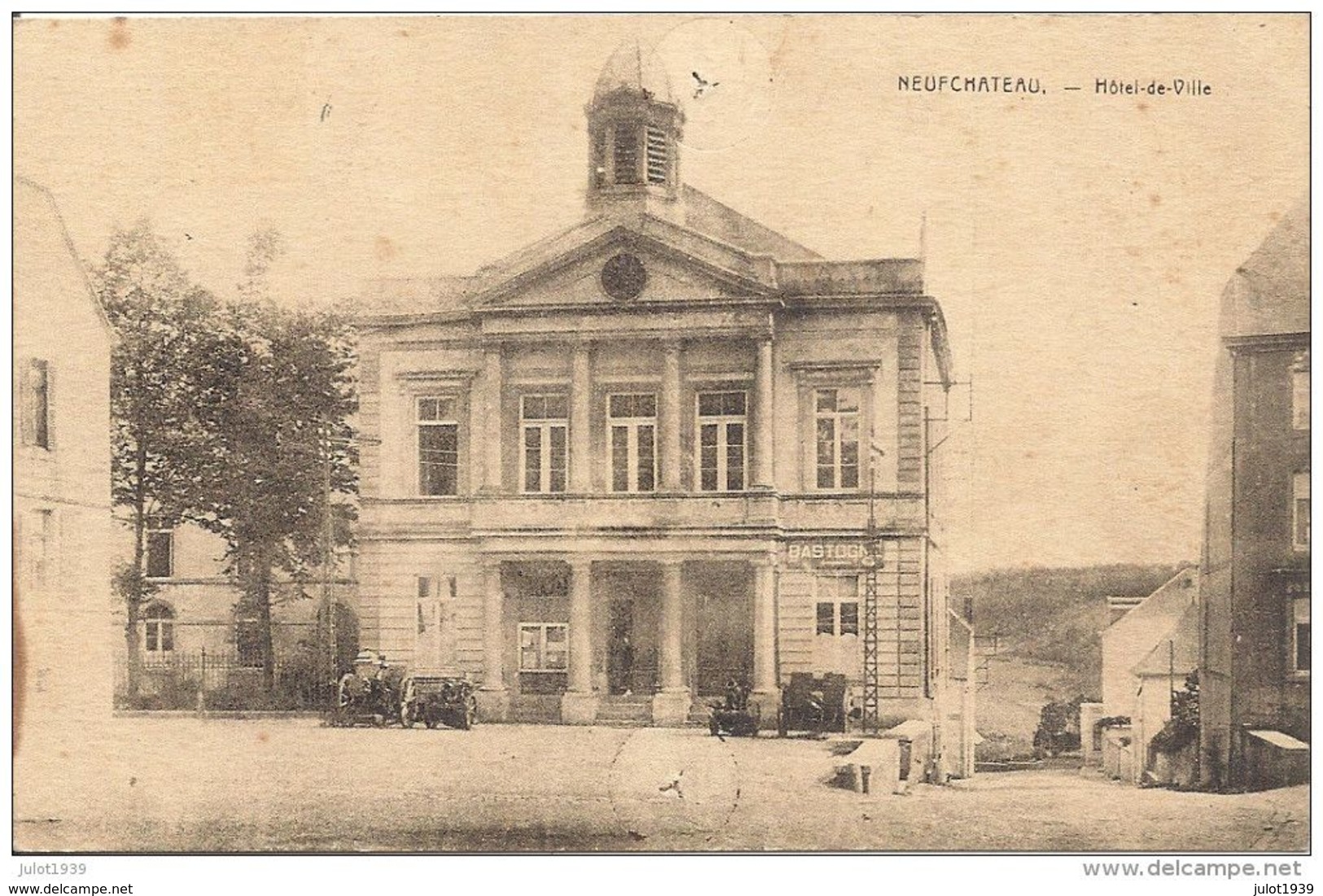 NEUFCHATEAU ..-- Hôtel De Ville . CANONS !!! - Neufchâteau