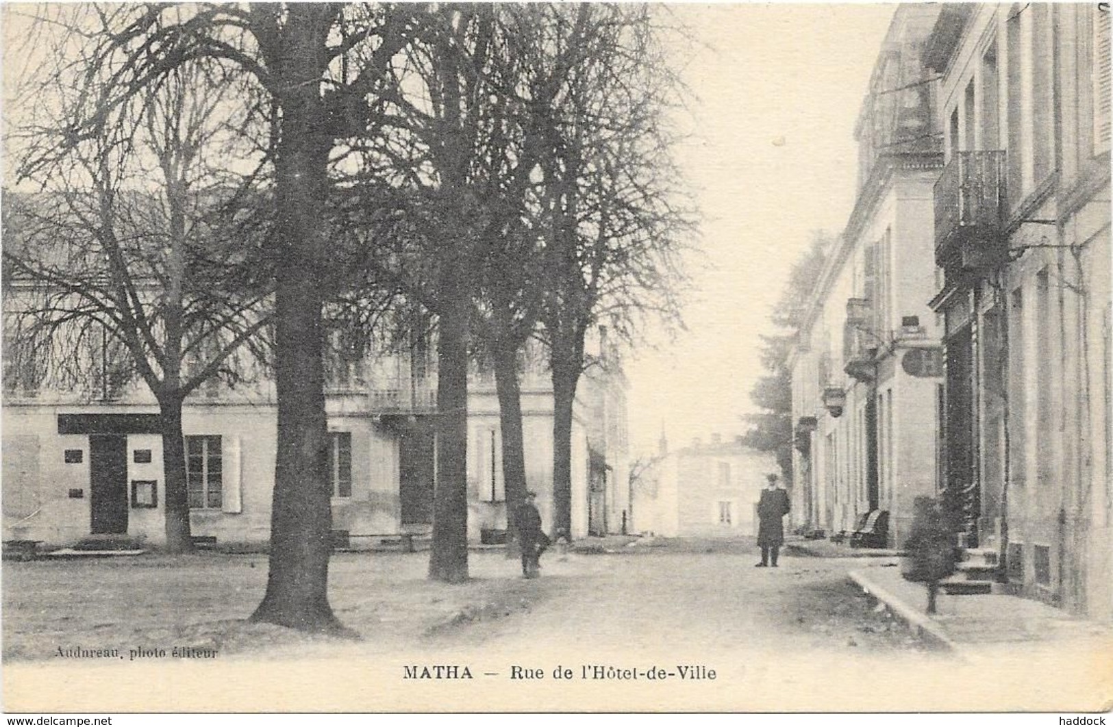 MATHA : RUE DE L'HOTEL DE VILLE - Matha