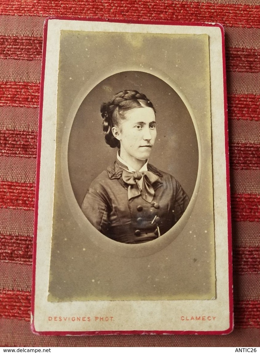 Photo Originale Cdv Portrait Jeune Femme  Coiffure Chignon Clamecy  Photographe Desvignes - Anciennes (Av. 1900)