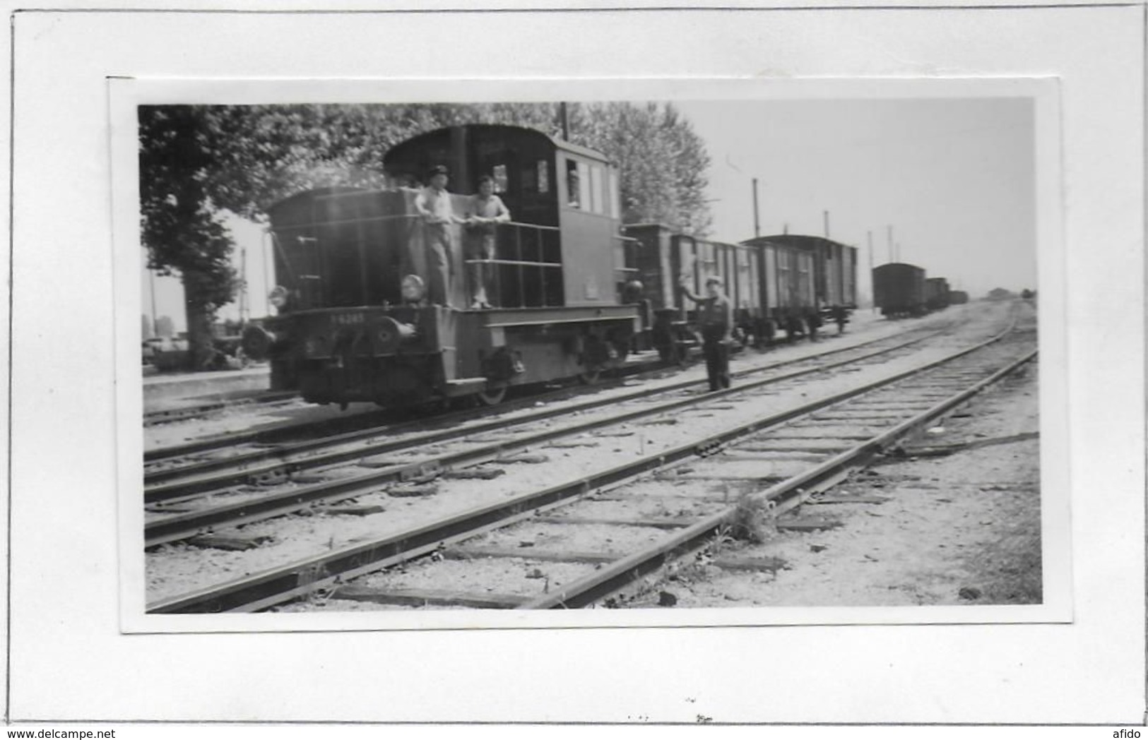 69.TRAIN GARE DE BELLEVILLE PHOTO COLLEE SUR FORMAT CARTE POSTALE CARTE UNIQUE - Belleville Sur Saone