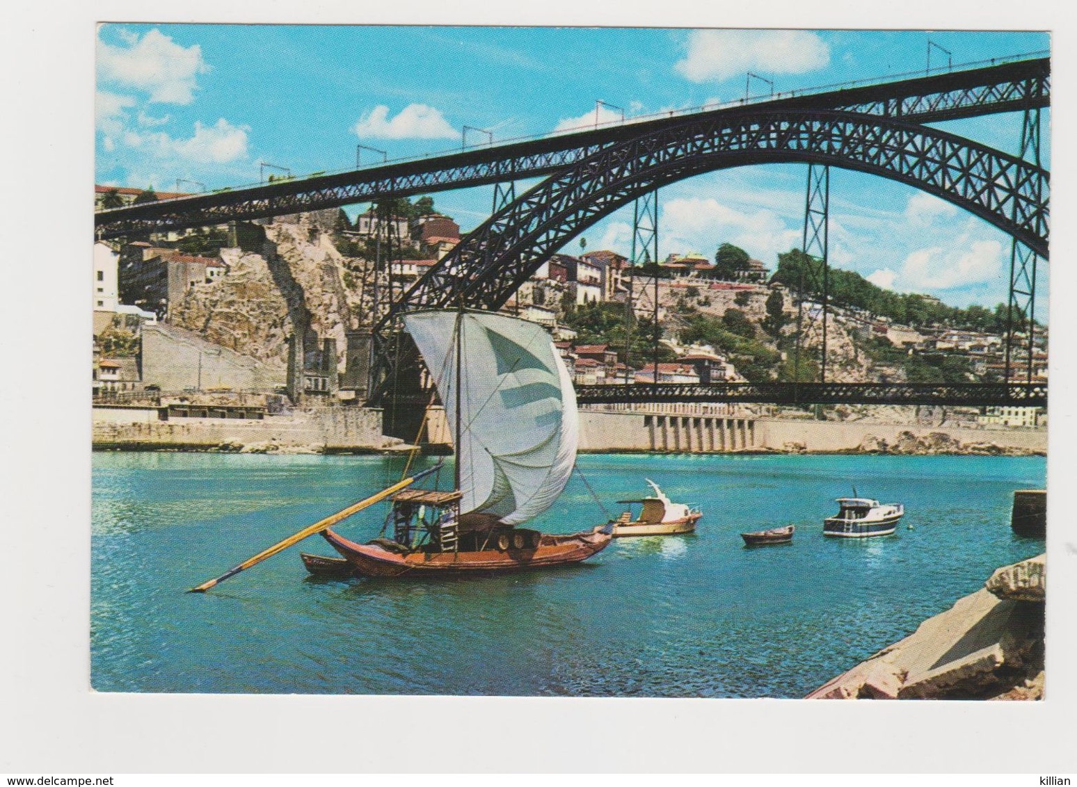 Porto Un Voilier Typique Traversant Le Douro - Porto