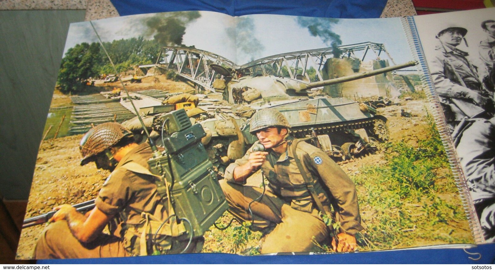 War Movies by Tom Perlmutter Ed. Hamlyn, 1974 - First Edition - Ring bound soft cover book with stiff pictorial card, fi