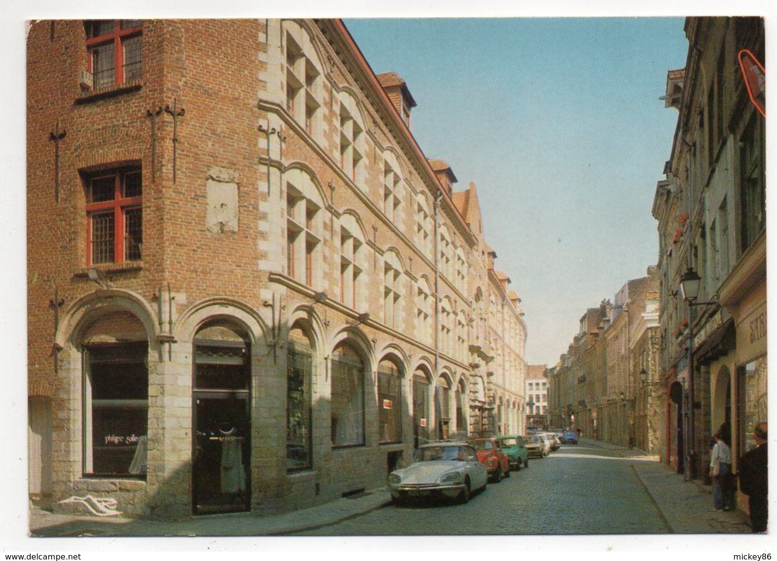 LILLE --1986-- Rue De La Monnaie --petite Animation--( Belles Voitures Dont Citroen DS, VW Et Renault 4 ..... ) - Lille
