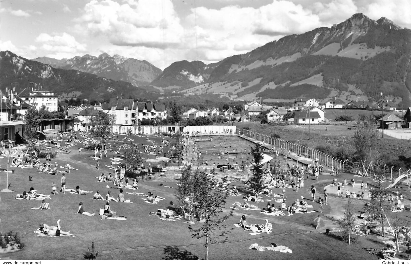 Bulle La Piscine Et La Dent De Broc - Broc