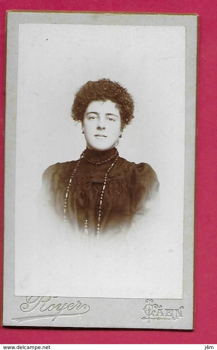 PHOTO CDV Circa 1883 De ROYER à CAEN ( Calvados 14). FEMME , MODE, TOILETTE..2 Scans - Alte (vor 1900)