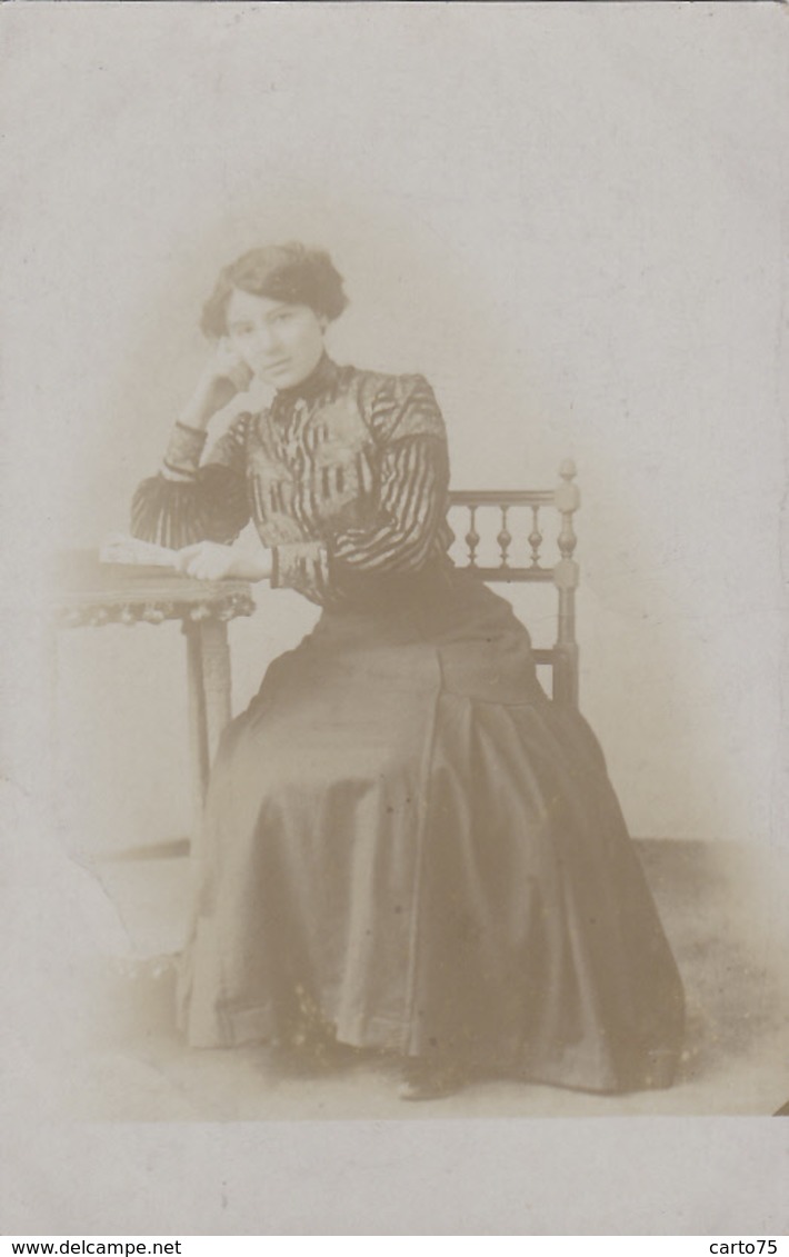 Photographie - Carte-photo - Portrait Femme  Assise - Mode - Suzanne Rousseau 1911 - Fotografie