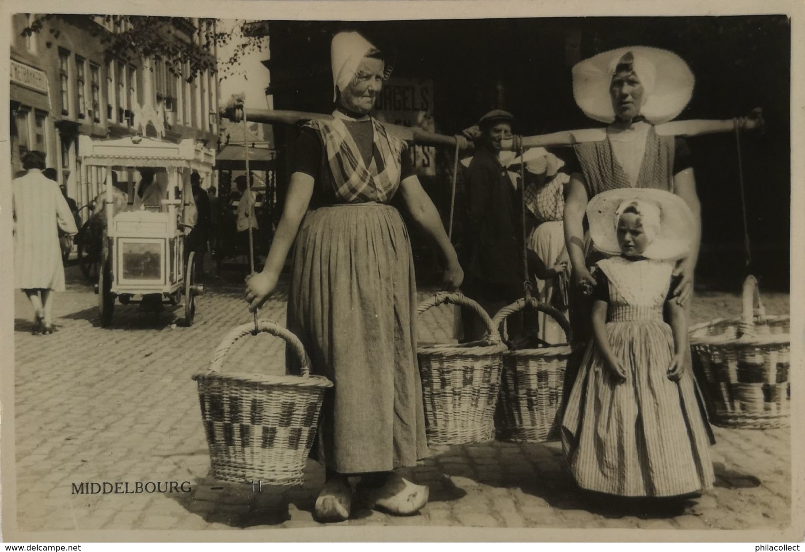 Middelburg - Middelburg // Fotokaart Em. Goes Ostende(geanimeerd Klederdracht) Met IJsverkoper - Kar19?? Zeldzaam - Middelburg