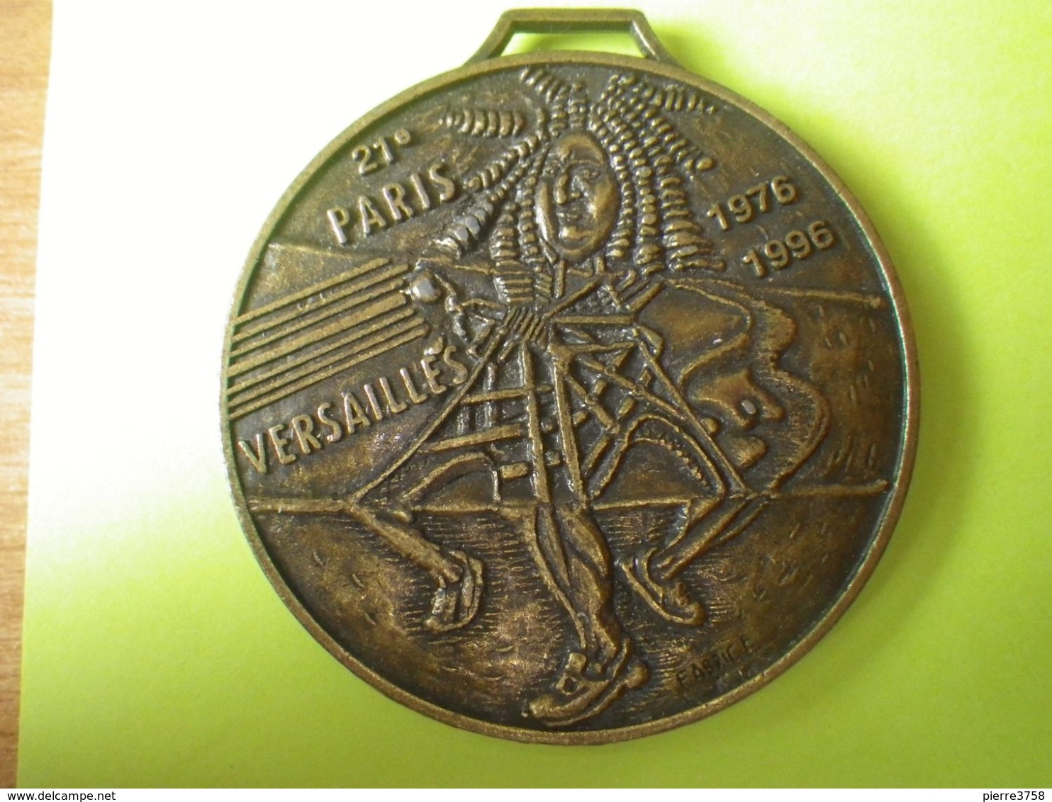 Médaille 21 Eme Course Paris Versailles ( 1976/1996) Texte De Arthus Bertrand - Other & Unclassified