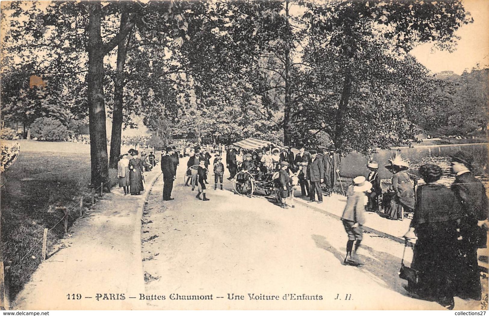 PARIS-75019-BUTTES CHAUMONT, UNE VOITURE D'ENFANTS - Arrondissement: 19