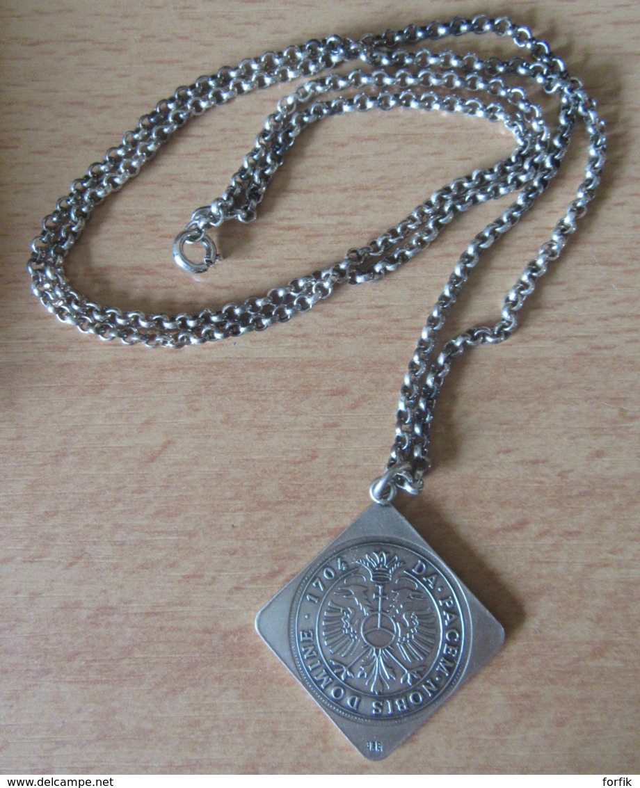 Pendentif En Argent 835 Représentant Une Monnaie De 1 Gulden Ulm 1704 Sur Chaîne En Argent Massif (925) - Anhänger